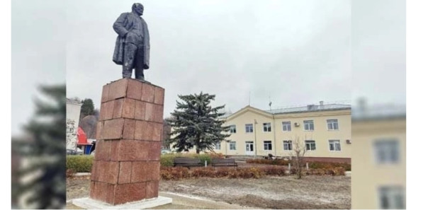 В Юрьевце Ивановской области снесли памятник Ленину.