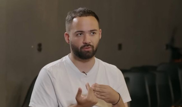 Всего 2 часа: сбежавшего из России комика допросили в аэропорту в Израиле