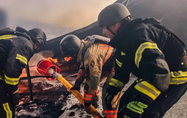 Ночные удары по Кременчугу вывели из строя крупнейший НПЗ Украины