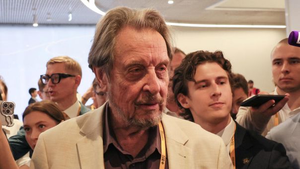 Отец Маска заявил, что европейцы все меньше хотят работать из-за идей социализма