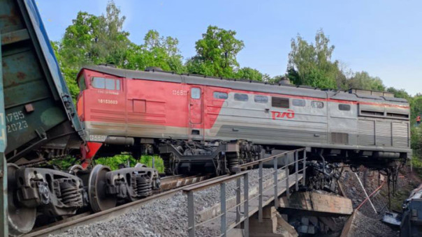 В РЖД рассказали о крушении поезда с обрушением моста в Курской области. Основные подробности