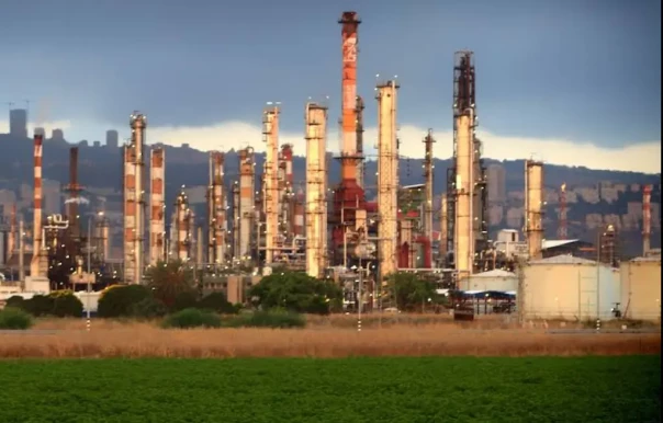 Жители Хайфы говорят, что иранские ракеты летели на местный НПЗ без противодействия со стороны ПВО-ПРО