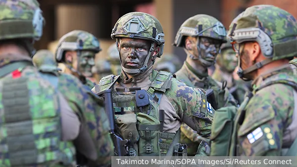 Финская молодежь заранее спасается бегством от русских войск