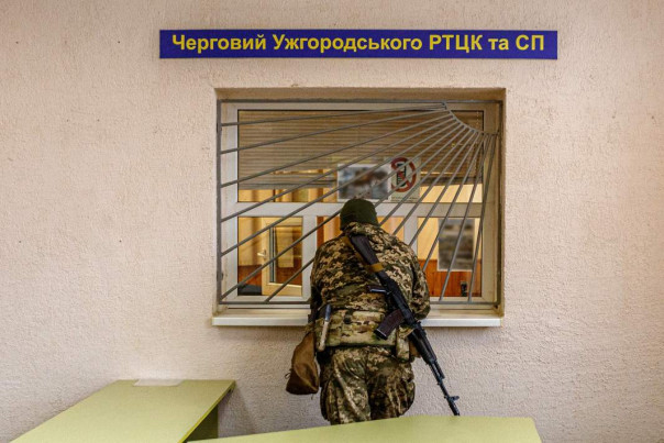 Повестка с неба: к чему приведут удары по украинским военкоматам