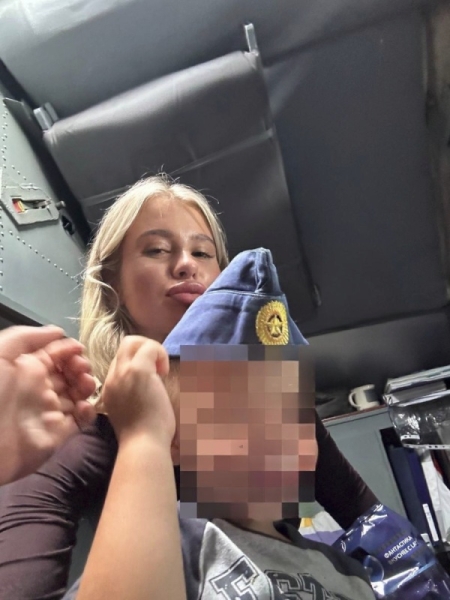 Уральская блогерша похвасталась, что с &laquo;человеком Кремля&raquo; прилетела в Ростов на военном самолёте и пригрозила бывшему мужу отправкой на СВО