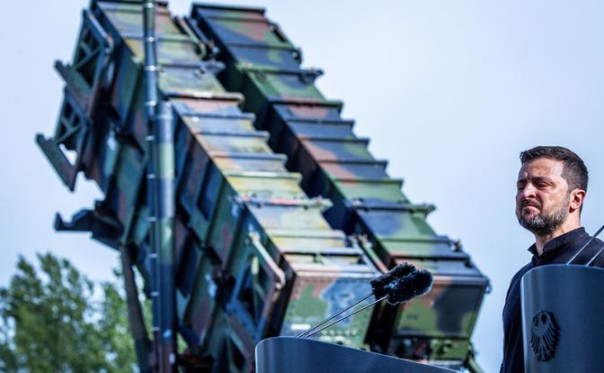 Зеленский начинает ненавидеть Израиль: США опять отправляют оружие «не туда»