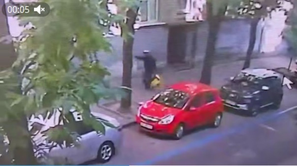 Кадры ликвидации Парубия: киллер шел следом и стрелял