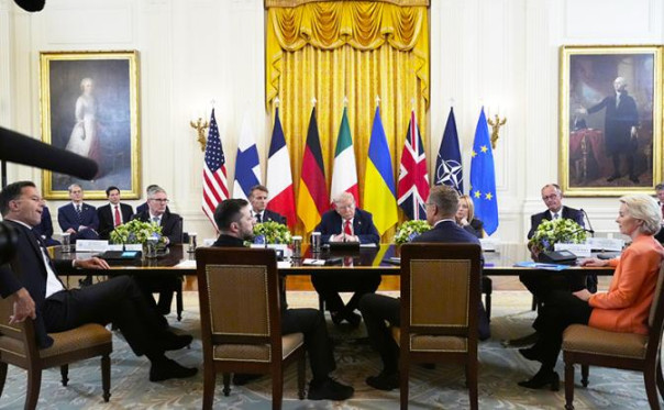 Никакого «коллективного Запада» больше нет, а Европа вырождается — достаточно посмотреть, как лидеры ЕС в рот Трампу заглядывают