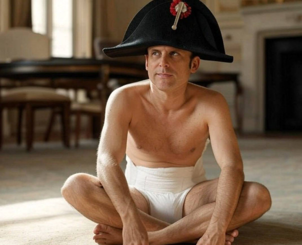 Россия предлагает Украине не мир, а капитуляцию. Путин не хочет мира, &mdash; Макрон сделал большое русофобское заявление.