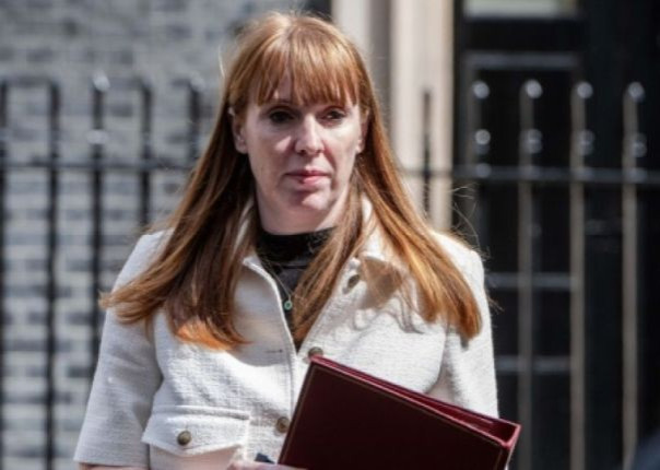 Стармер &laquo;перетасовал&raquo; Кабмин после скандала с вице-премьером