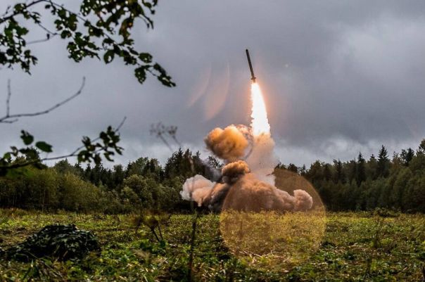 "Искандер" и "Герани" накрыли украинские фуры, перевозившие сотни украинских дронов