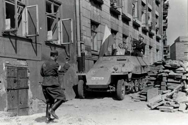 Корректно помалкивать про ОУН*. Три главных мифа о Варшавском восстании
