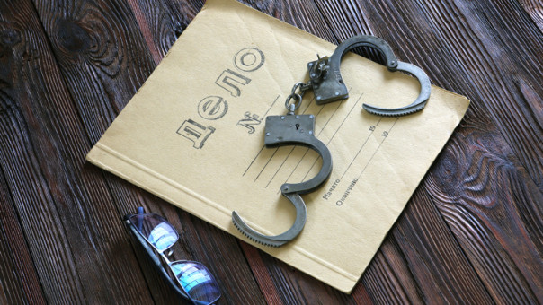 Маньяка из девяностых задержали за серию изнасилований школьниц в Москве