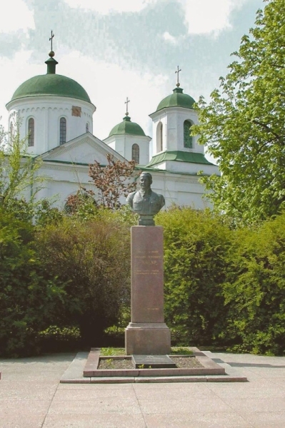 На Украине осквернили могилу писателя Аркадия Гайдара