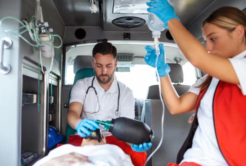 Вызов платной скорой помощи: когда и почему это может быть выгодно