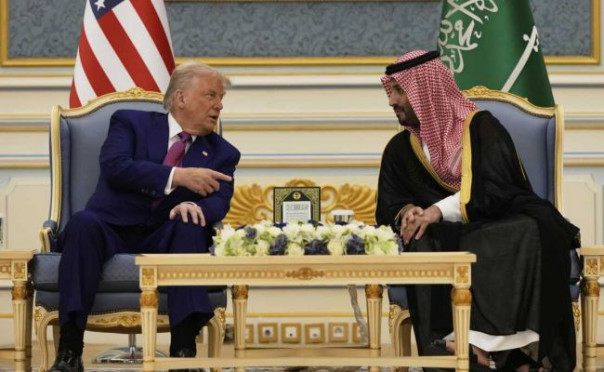 Синдром бурного миротворчества: Трамп &laquo;поговорил&raquo; с ХАМАС и &laquo;разговорил&raquo; королевство