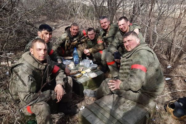 За тех, кто в танке. Офицер спас жизни бойцам трюком с переодеванием