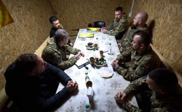 Подвиг пианиста: Зеленский лично ворвался в центр Купянска! «Телемарафон» же врать не будет…