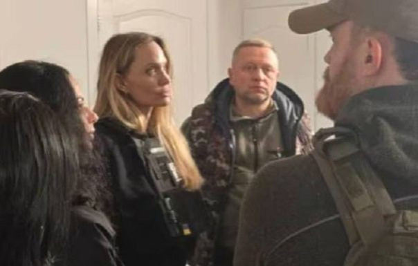 Сотрудники ТЦК вымогали у Анджелины Джоли $100 000 за освобождение ее охранника