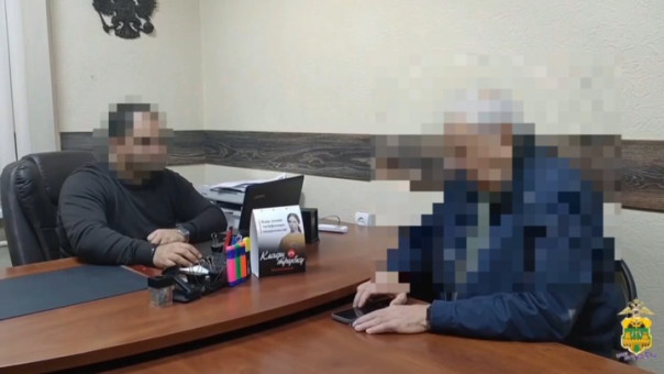 В Сочи полицейские остановили машину пенсионера, который вез мошенникам 20 млн