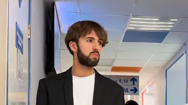 Во Владимирской области сняли с должности руководителя медцентра 26-летнего таджика Шобекова, мигранта без медицинского оборудования и опыта работы.