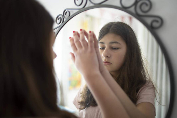 Сами с усами: от фастфуда у школьниц растут волосы на лице