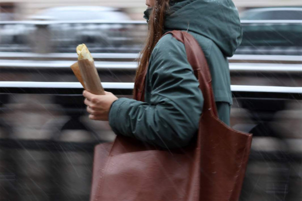 Сами с усами: от фастфуда у школьниц растут волосы на лице