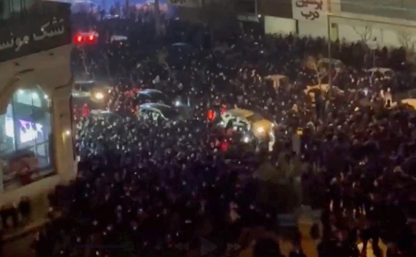 Армия Ирана заявила о готовности защитить режим &laquo;от любого заговора&raquo;