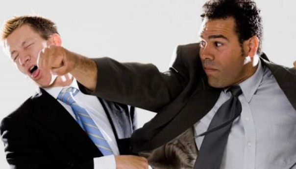 Беспредел под Москвой: активистов избили толпой во время антивейп-рейда