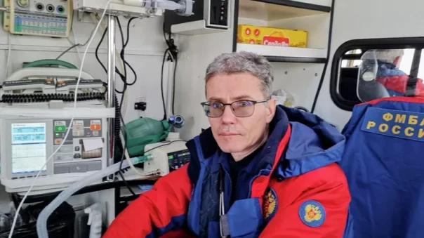 "Для меня это гражданская война". Как врач из Москвы помогает фронту