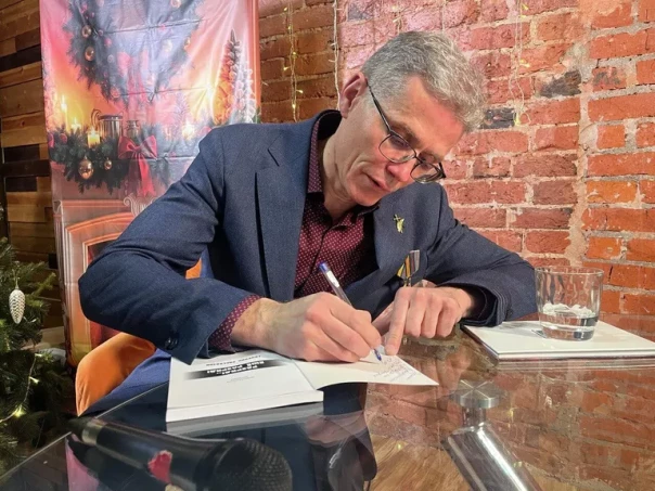 "Для меня это гражданская война". Как врач из Москвы помогает фронту