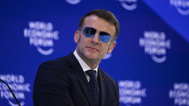 Макрон в Давосе: Иногда лучше жевать, чем говорить