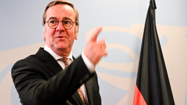 Писториус пообещал защиту Гренландии на фоне угроз США