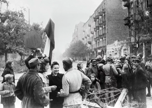 Польша мешала СССР предотвратить Вторую мировую войну, заявили в Росархиве