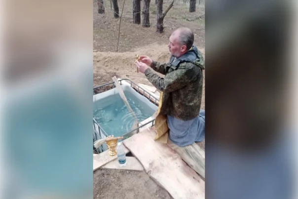 Российские бойцы встречают Крещение на передовой