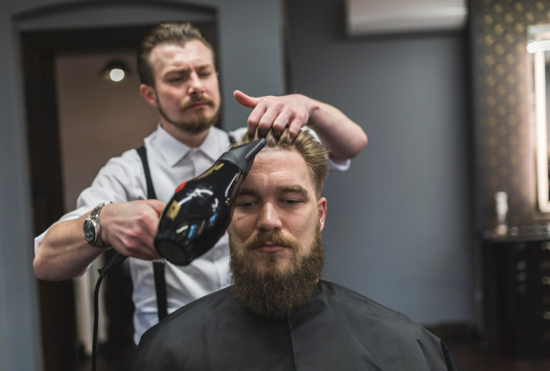 Парикмахерская для мужчин: искусство ухода, которое меняет образ
