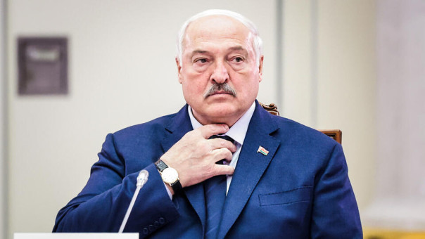 Лукашенко не стал пробовать снюс на совещании