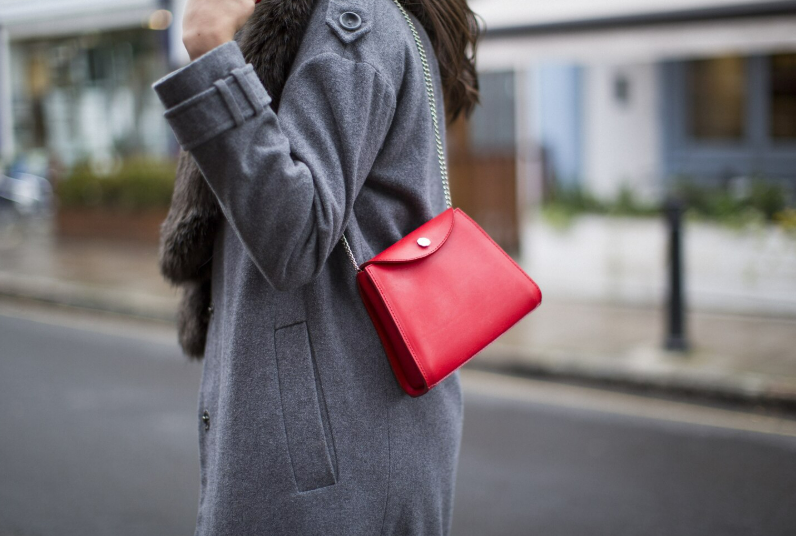 Клатч: как маленькая сумка стала большим символом стиля