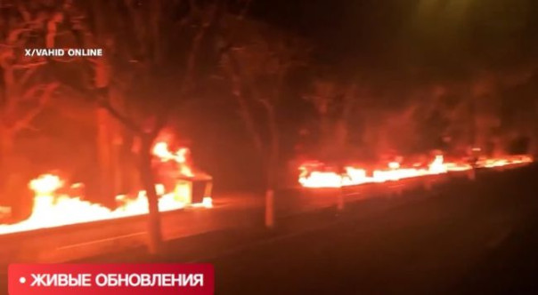 Апокалипсис в Тегеране: Небо заволокло черными тучами и горят каналы вдоль улиц