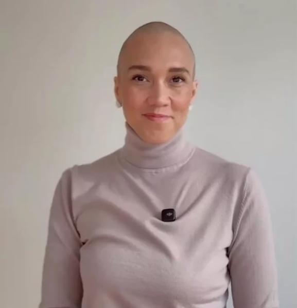 Глава немецких демократов побрилась налысо после провала на выборах