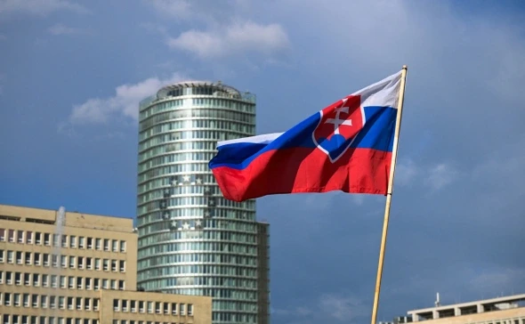 На фоне заявлений о мире Словакия продолжает зарабатывать на поставках оружия Украине