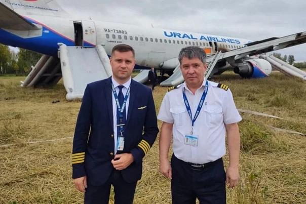 &laquo;Не дайте погубить судьбу талантливого пилота&raquo;: пассажиры самолёта, севшего в пшеничном поле, обратились к Путину