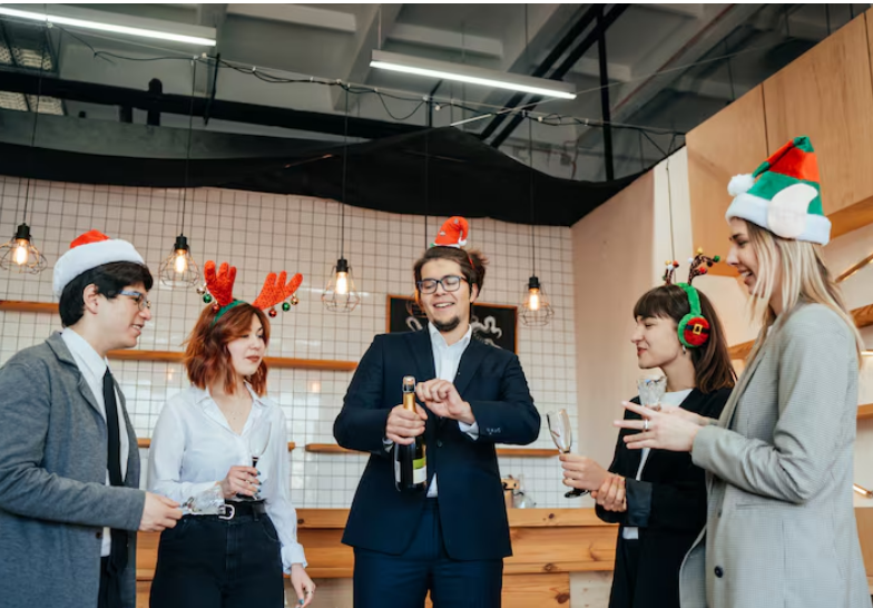 Профессиональная организация новогодних корпоративов: ключ к успешному празднику