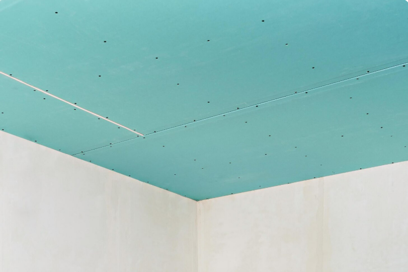 Подвесной потолок типа Грильято: виды ячеек, преимущества, интеграция света