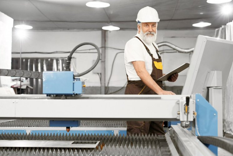 Форматно-раскроечный станок: точность, надёжность и эффективность в обработке древесины