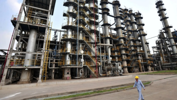 США угрожают ввести санкции против банков, которые помогают Китаю покупать иранскую нефть