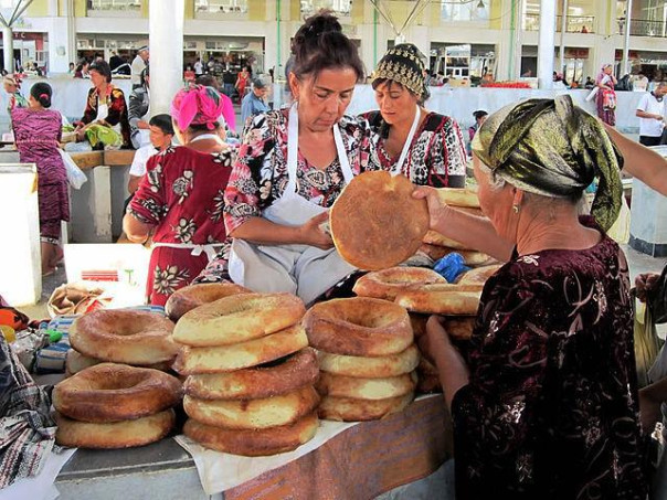 Больше хороших товаров. О товарном "изобилии" при СССР и его распределении