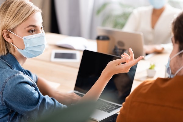 Директор некрупного ИТ-подрядчика силовиков получил зарплату в миллиард долларов