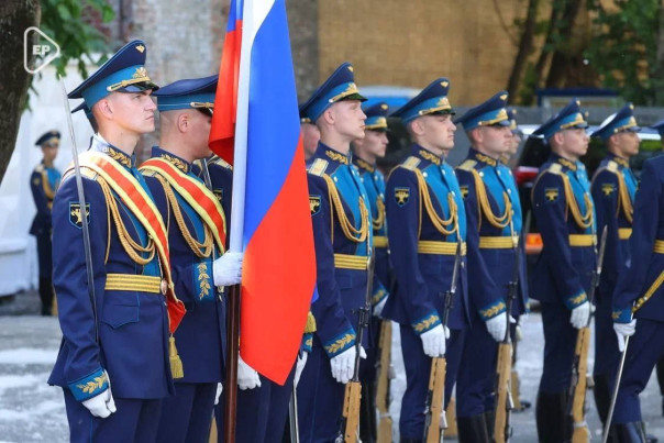 Гром славы памяти &laquo;каскадеров&raquo; &mdash; в Москве торжественно открыли мемориал погибшим в зоне СВО бойцам бригады ГРОМ &laquo;Каскад&raquo;