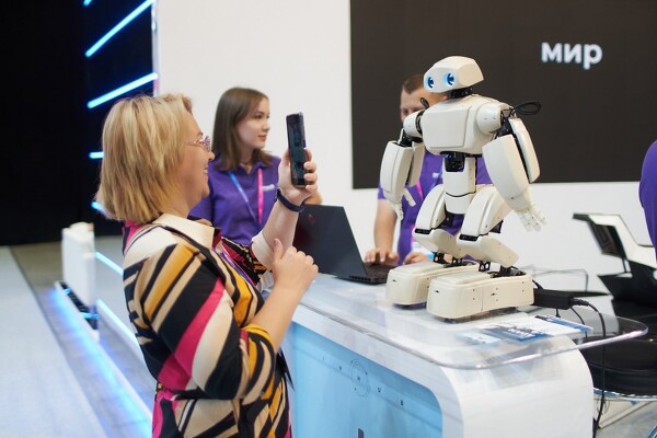 Хакеры атаковали создателей американского самолета-невидимки F-35. Русские и китайские ОС в безопасности